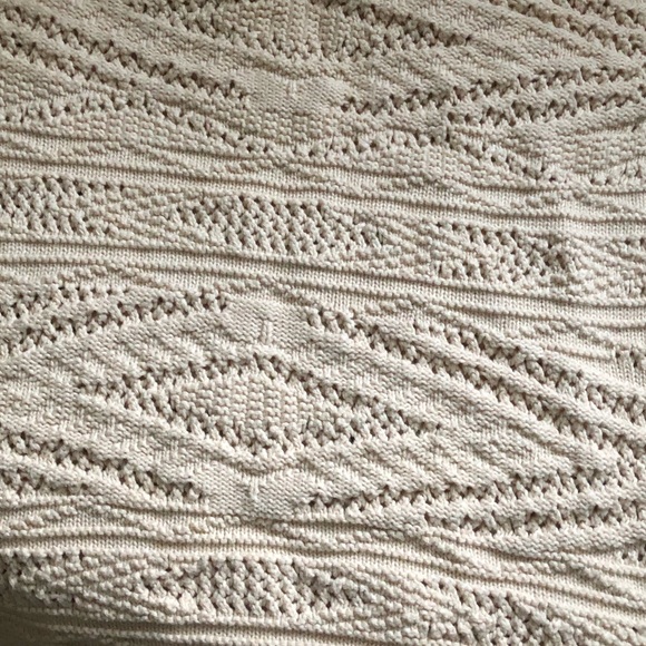 American Eagle outfitters open knit cream sweater extra small w/ fringe like new - Picture 3 of 3